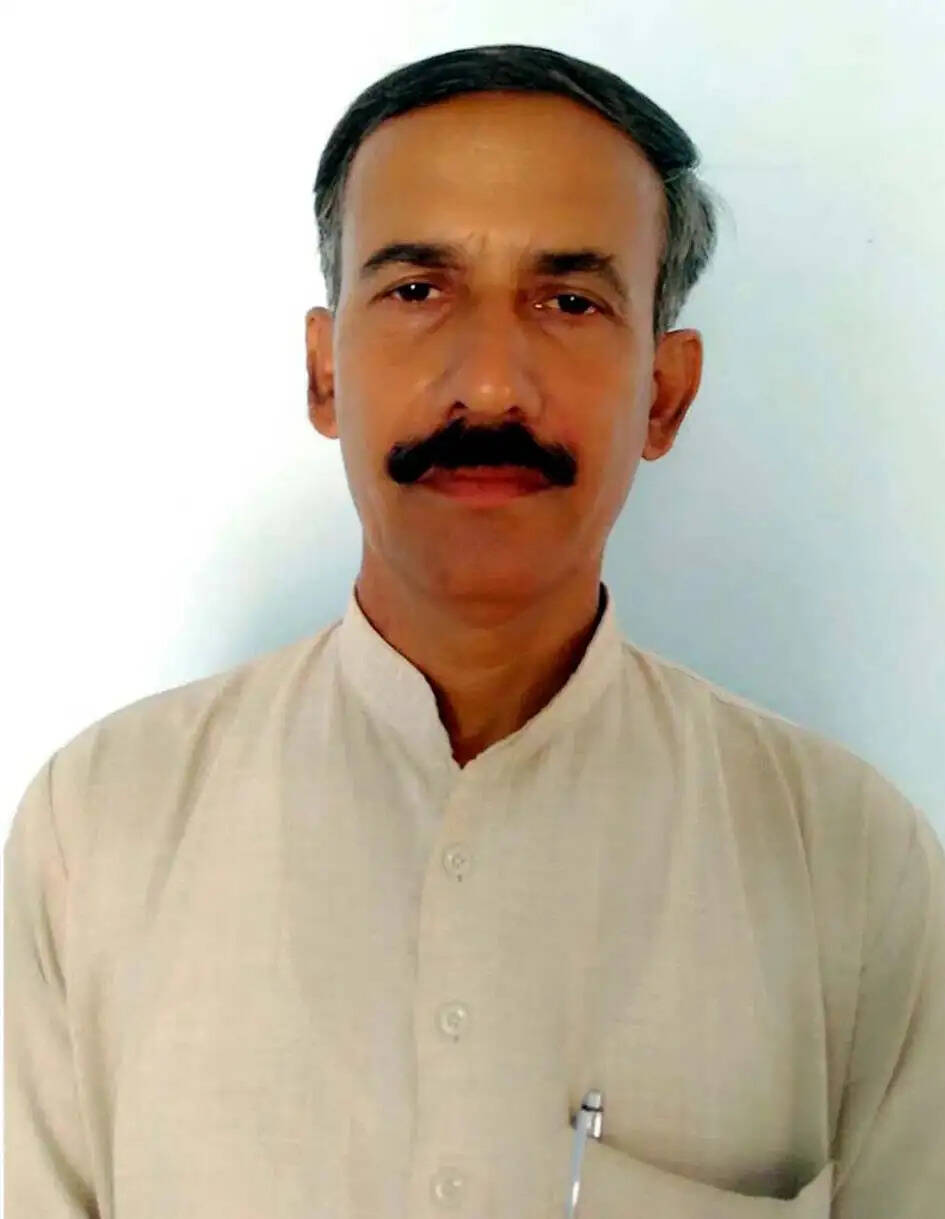 हिसार : रीमा सोनी को विजयी बनाकर उकलाना की जनता ने दिया भाइचारे का संदेश : वजीर पूनिया