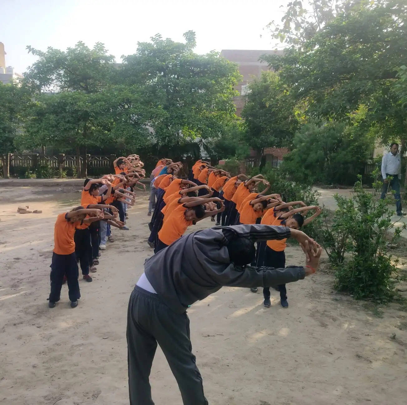 योग से स्वस्थ जीवन का संदेश, टारगेट डिफेंस अकादमी में लगाया विशेष शिविर