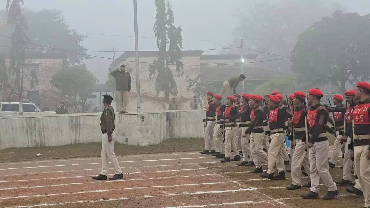 एसएसपी ने पुलिस केंद्र में ली परेड की सलामी, प्रशिक्षुओं को दिया फिटनेस और अनुशासन का मंत्र