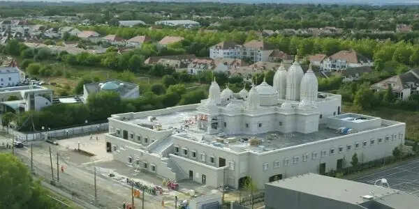 पेरिस में पारंपरिक हिंदू मंदिर में भव्य प्राण-प्रतिष्ठा, 40 से अधिक देशों के श्रद्धालु हुए शामिल