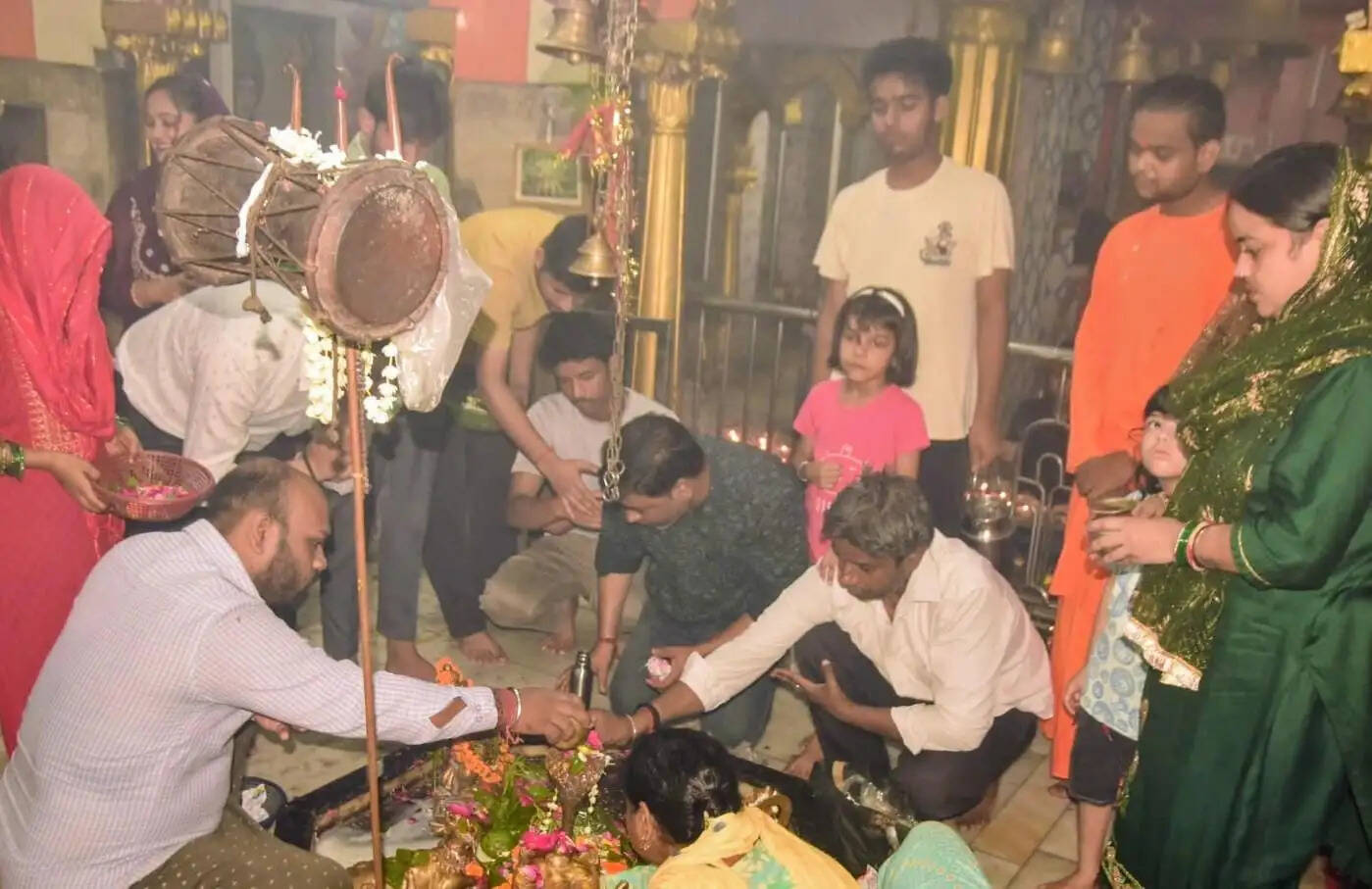 शिवतेरस पर भगवान आशुतोष के जलाभिषेक को उमड़े कांवड़ और श्रद्धालु
