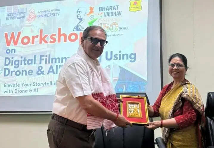 बीएचयू में पत्रकारिता के छात्रों ने ड्रोन और एआई तकनीक से डिजिटल फिल्ममेकिंग की गुर सीखा