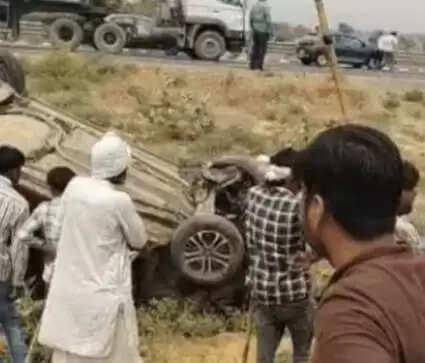 नूंह : दिल्ली-मुंबई एक्सप्रेसवे पर कार पलटने से महिला की मौत, छह घायल
