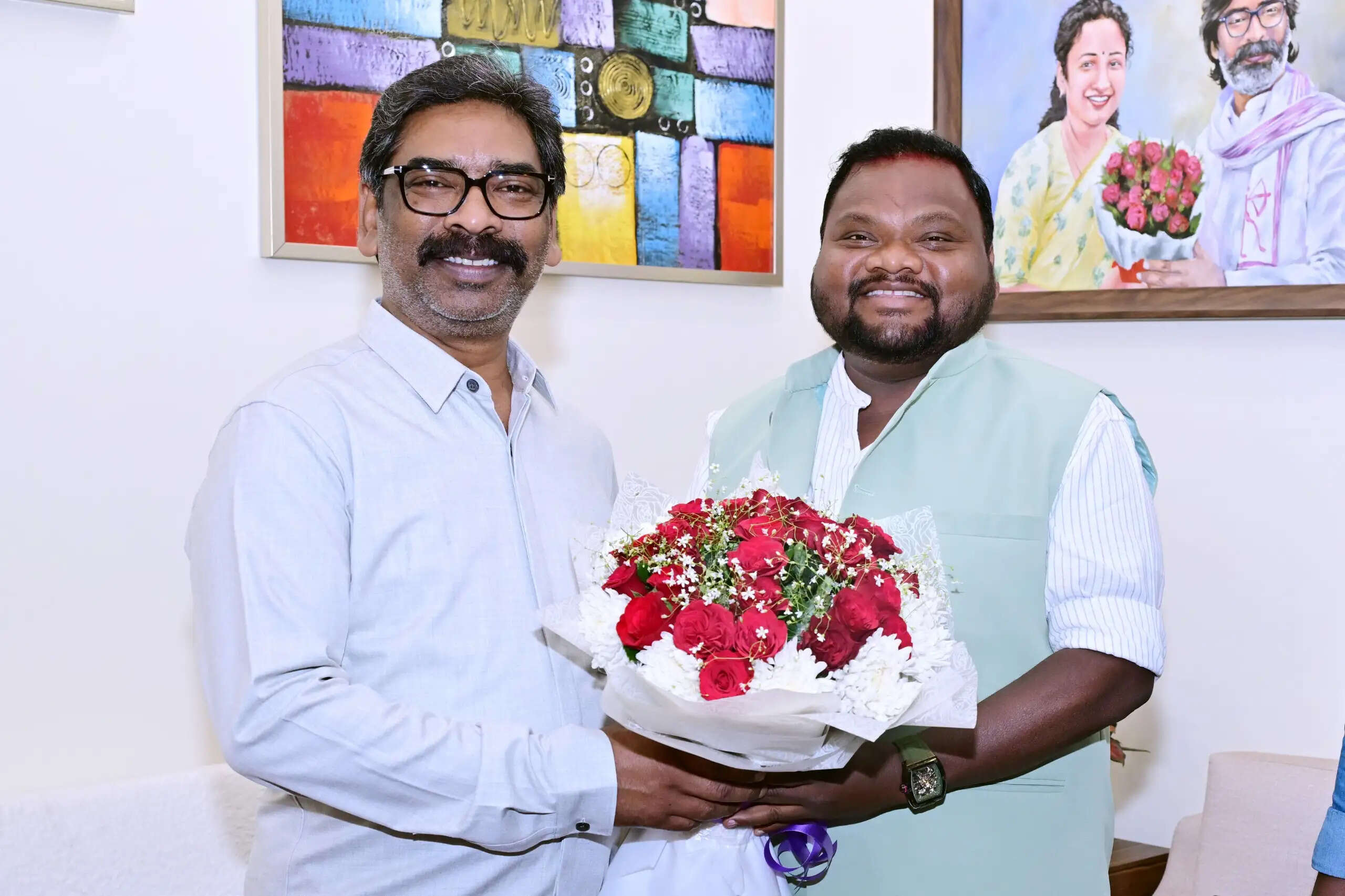 नवनिर्वाचित नगर परिषद अध्यक्ष सन्नी उरांव ने मुख्यमंत्री हेमन्त सोरेन से की मुलाकात