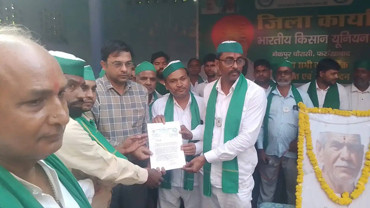 टिकैत जयंती पर गूंजी किसानों के हक की आवाज, नौ सूत्रीय मांगों को लेकर प्रशासन को सौंपा ज्ञापन