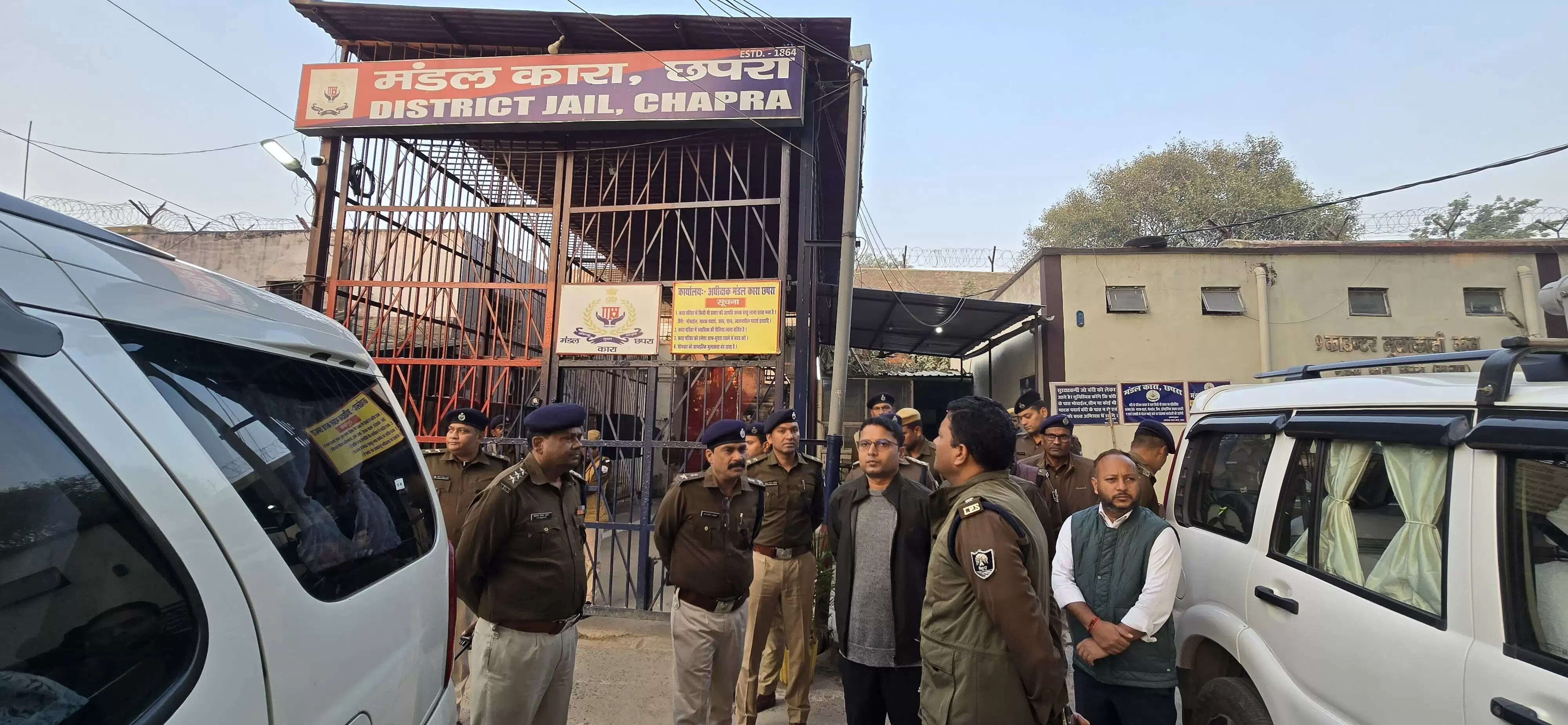 मंडल कारा का जिलाधिकारी और एसएसपी ने किया औचक निरीक्षण