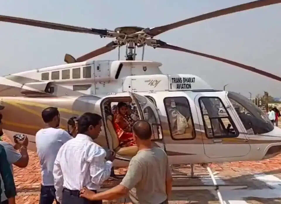 अनोखी विदाई: भाजपा पार्षद की बेटी की हेलिकॉप्टर से विदाई बनी चर्चा का विषय