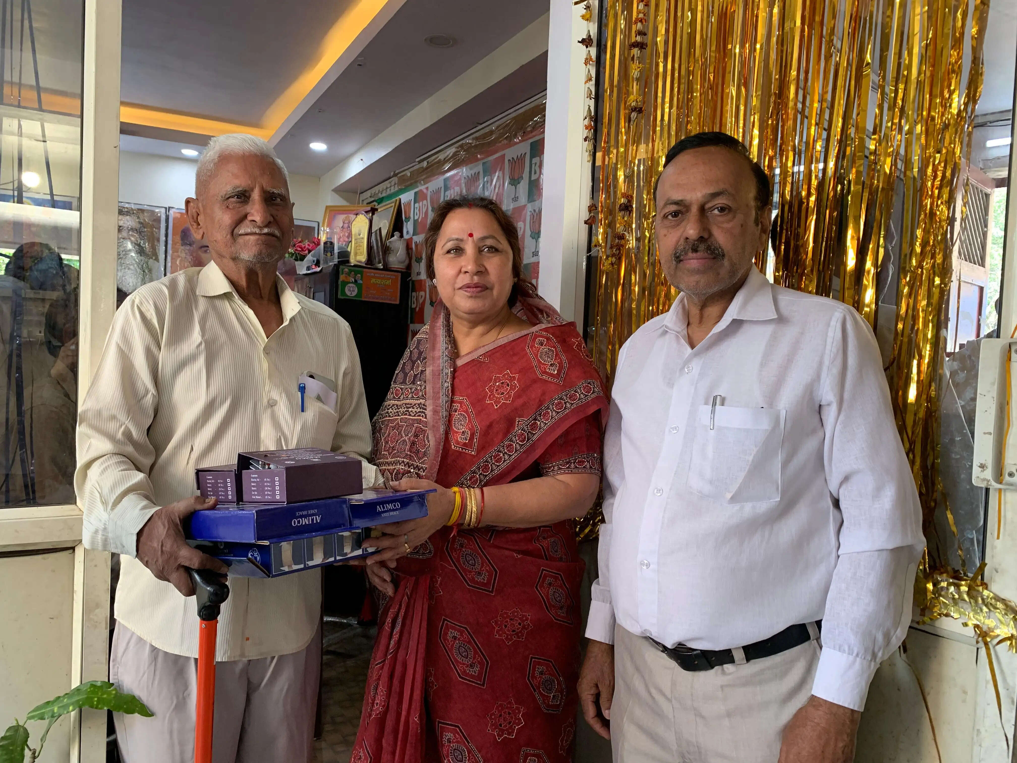 कैंप में वृद्ध एवं दिव्यांगजनों काे दिया गया निःशुल्क जीवन सहायक उपकरण : सत्या शर्मा