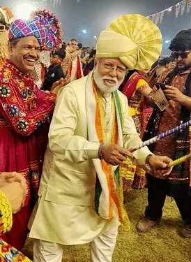 46 हजार से अधिक लोगों ने एक साथ गरबा खेलकर बनाया वर्ल्ड रिकॉर्ड, 'विकसित वडोदरा से विकसित गुजरात' का दिया संदेश