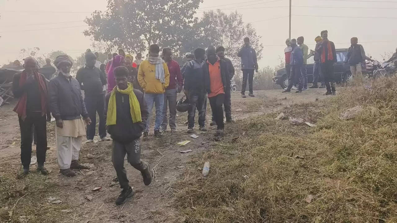 रामगढ में हाथियों ने चार लोगों को कुचल कर मार डाला, तोडे कई घर और वाहन