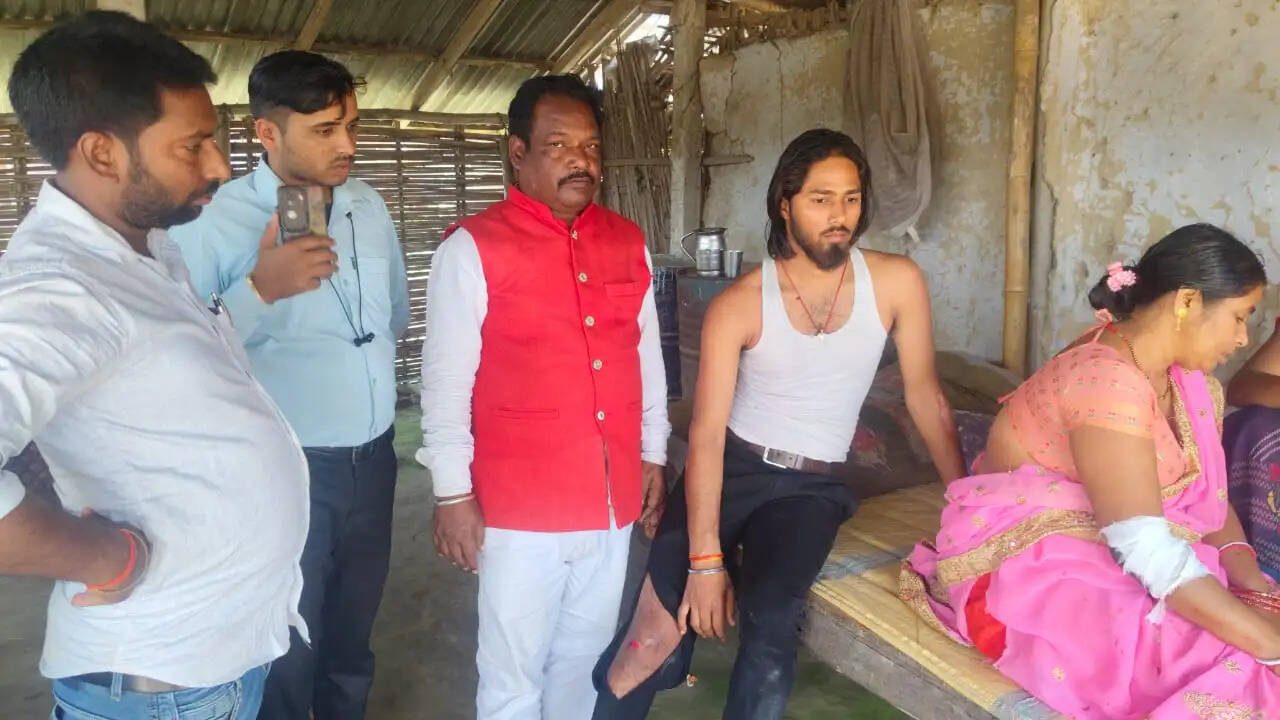 अज्ञात चारपहिया वाहन ने बाइक सवार मां बेटे को मारी टक्कर, गंभीर रूप से हुए जख्मी