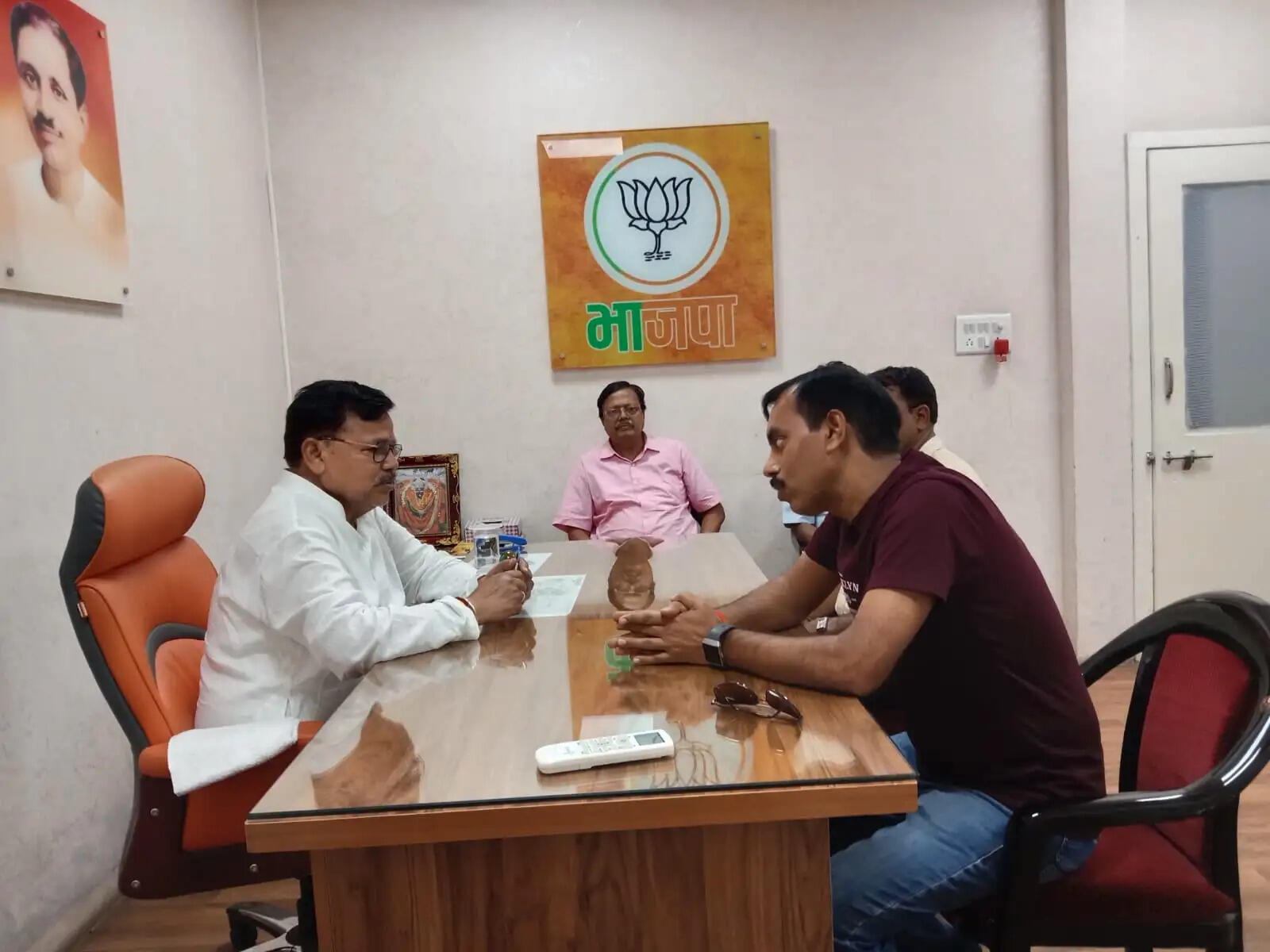 भाजपा प्रदेश कार्यालय में कैबिनेट मंत्री&nbsp;प्रद्युम्न सिंह तोमर ने सुनी जनसमस्याएं, त्वरित निराकरण के दिए निर्देश
