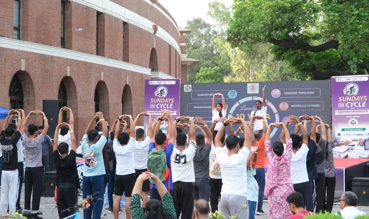प्रतिभागियों ने योग, जुम्बा और साइकिल राइड के साथ दिया फिट इंडिया का संदेश