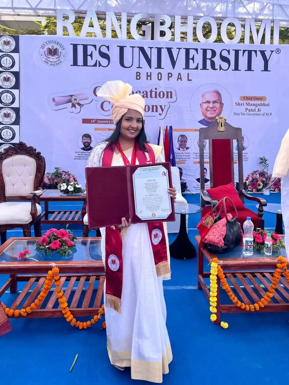 आईईएस भोपाल विश्वविद्यालय में अंजली बंसल एमबीए की यूनिवर्सिटी टॉपर, स्वर्ण पदक किया प्राप्त