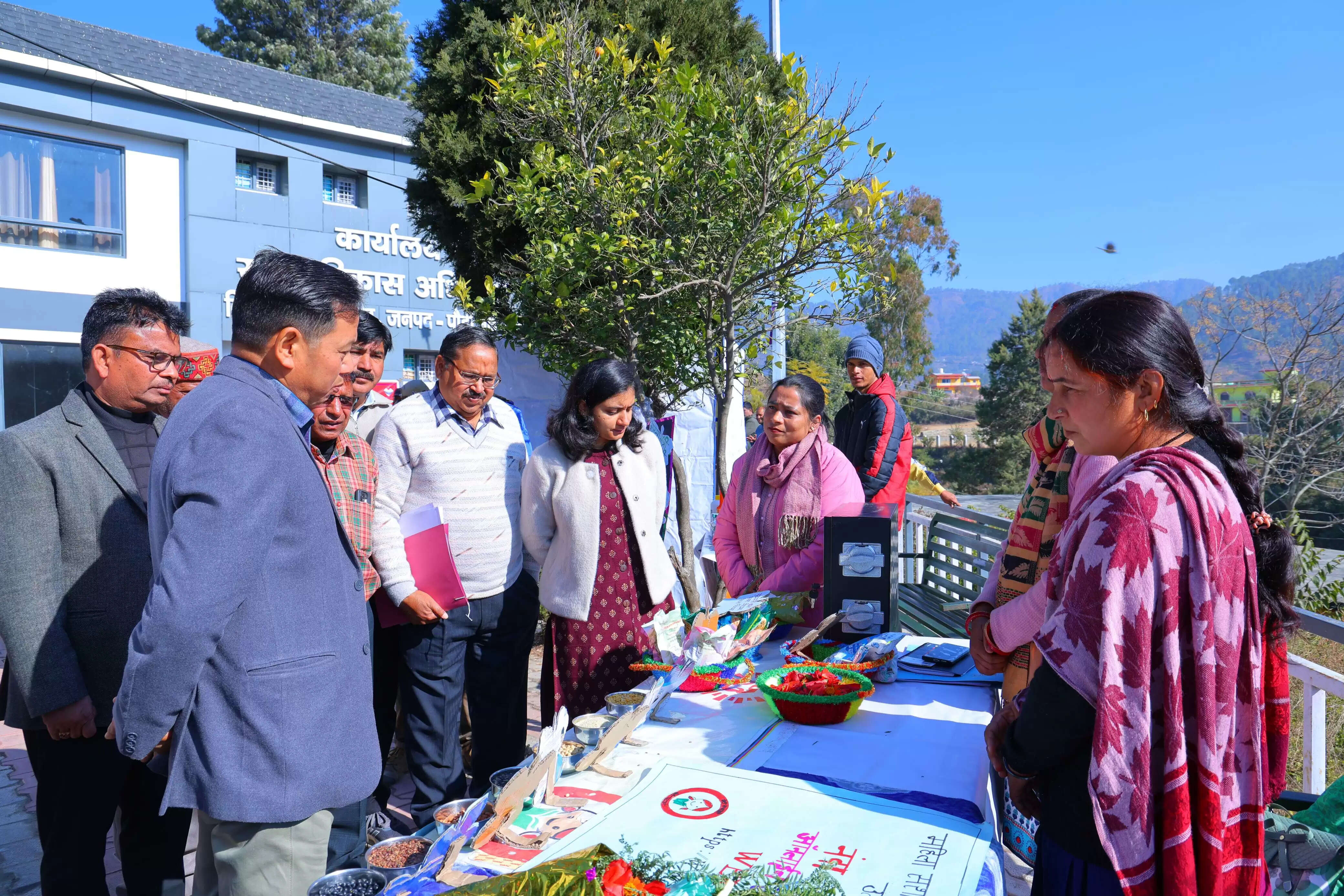 बहुउद्देश्यीय शिविर में अधिकारियों को बताई समस्याएं