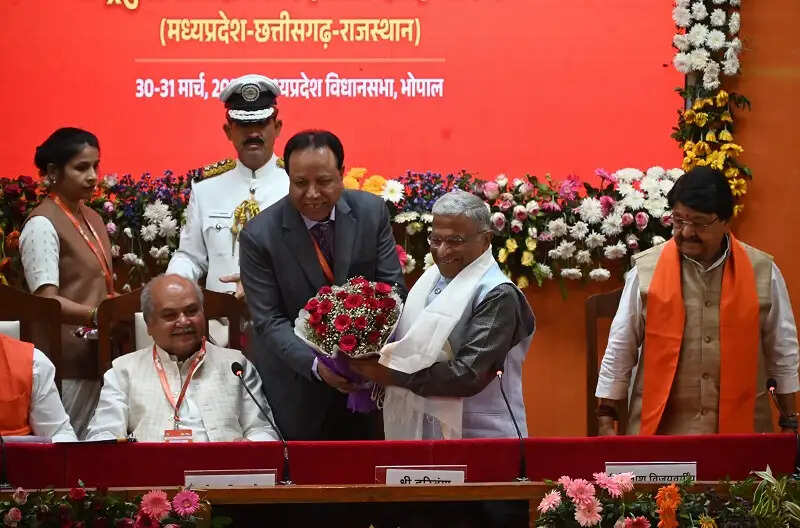 चुनौतियों से निपटकर नया इतिहास बना रहा भारत, आने वाली सदी भारत की होगी : हरिवंश सिंह