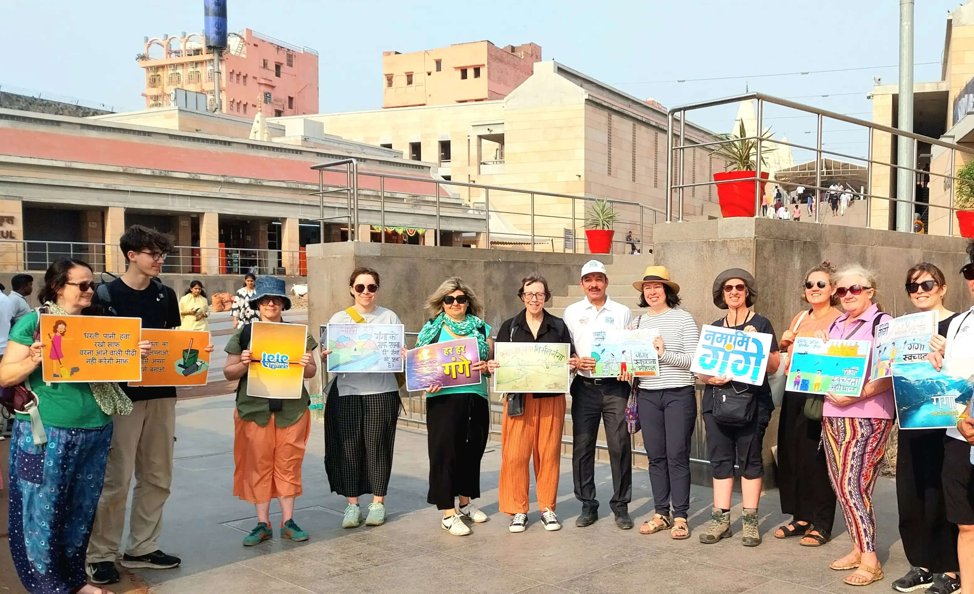 गुड फ्राइडे पर यीशु मसीह के अनुयायी बने स्वच्छता अभियान का हिस्सा