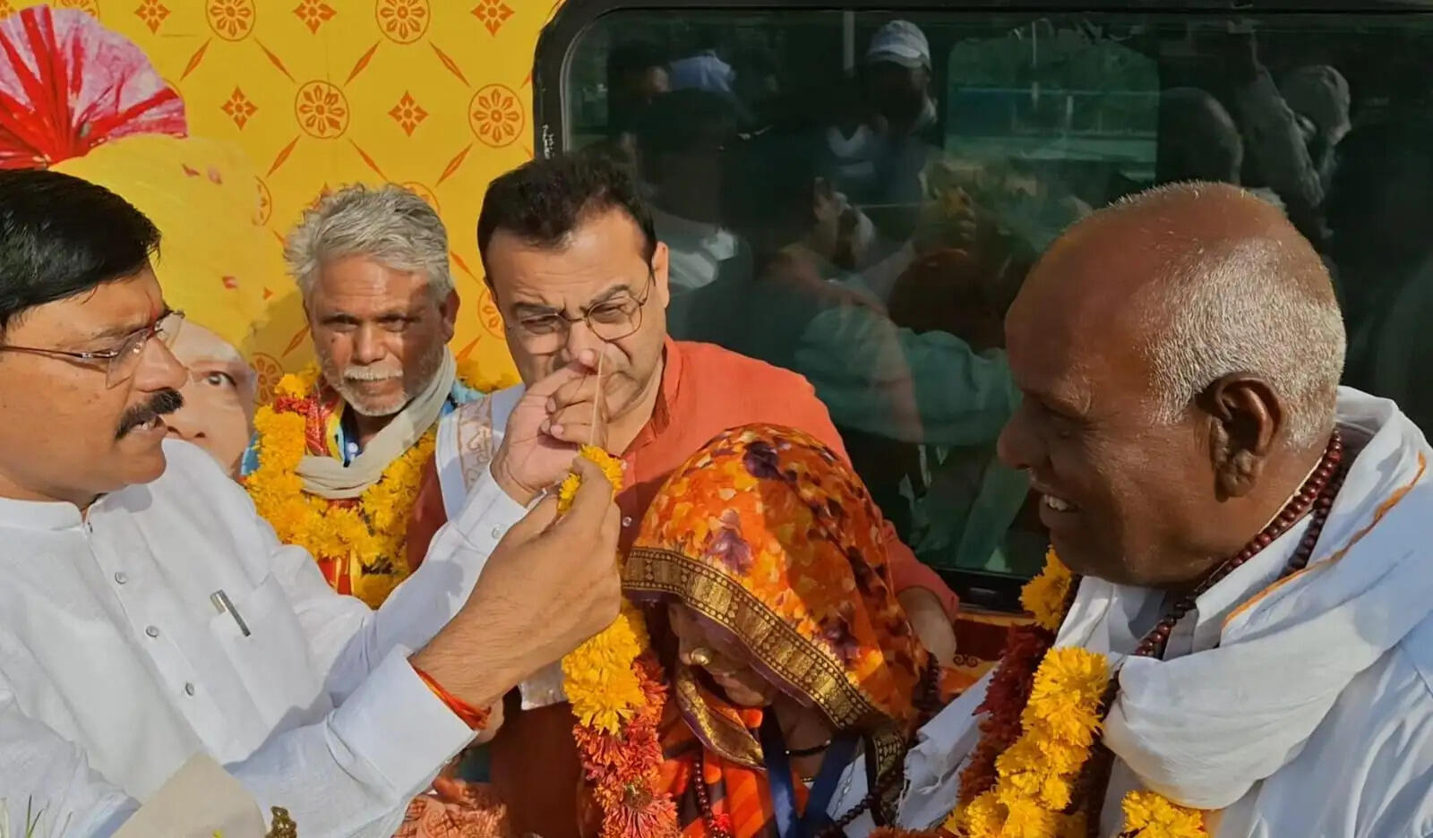 दमोह: मुख्यमंत्री तीर्थ दर्शन योजना के तहत दमोह से विशेष एसी ट्रेन रवाना