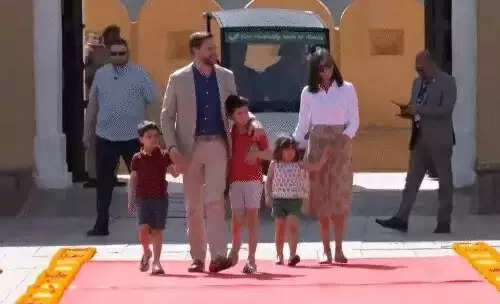 अमेरिकी उपराष्ट्रपति जेडी वेंस परिवार सहित आमेर महल पहुंचे, जोरदार पारंपरिक स्वागत