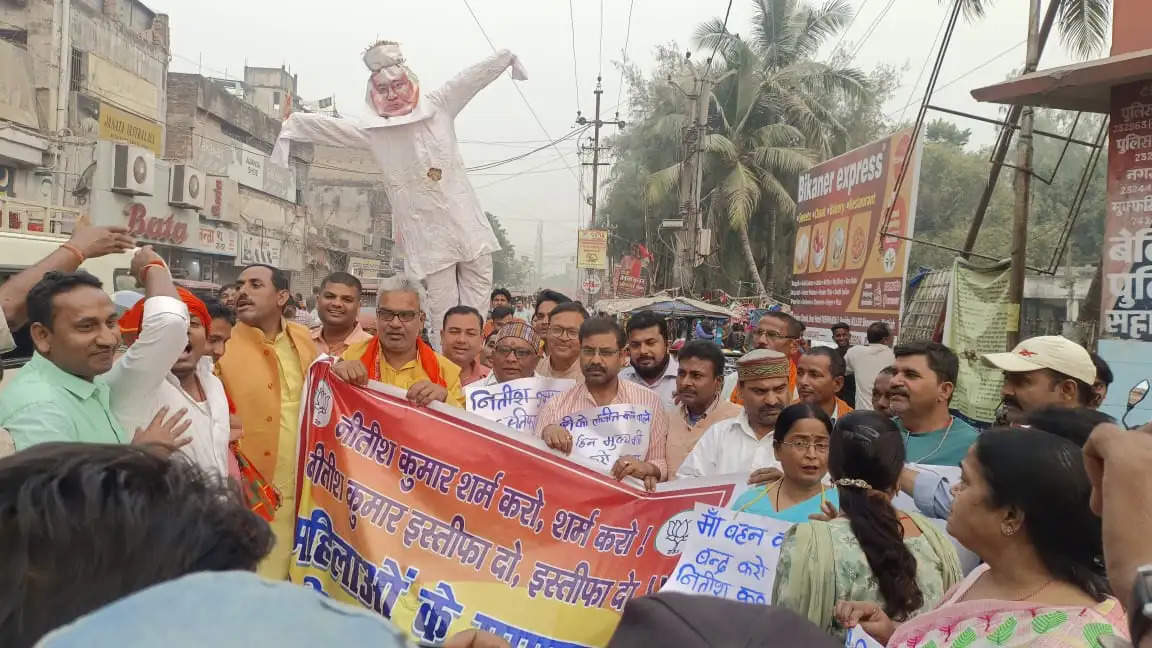 अमर्यादित भाषा का इस्तेमाल करने के खिलाफ भाजपा किसान मोर्चा के तत्वावधान में पुतलादहन