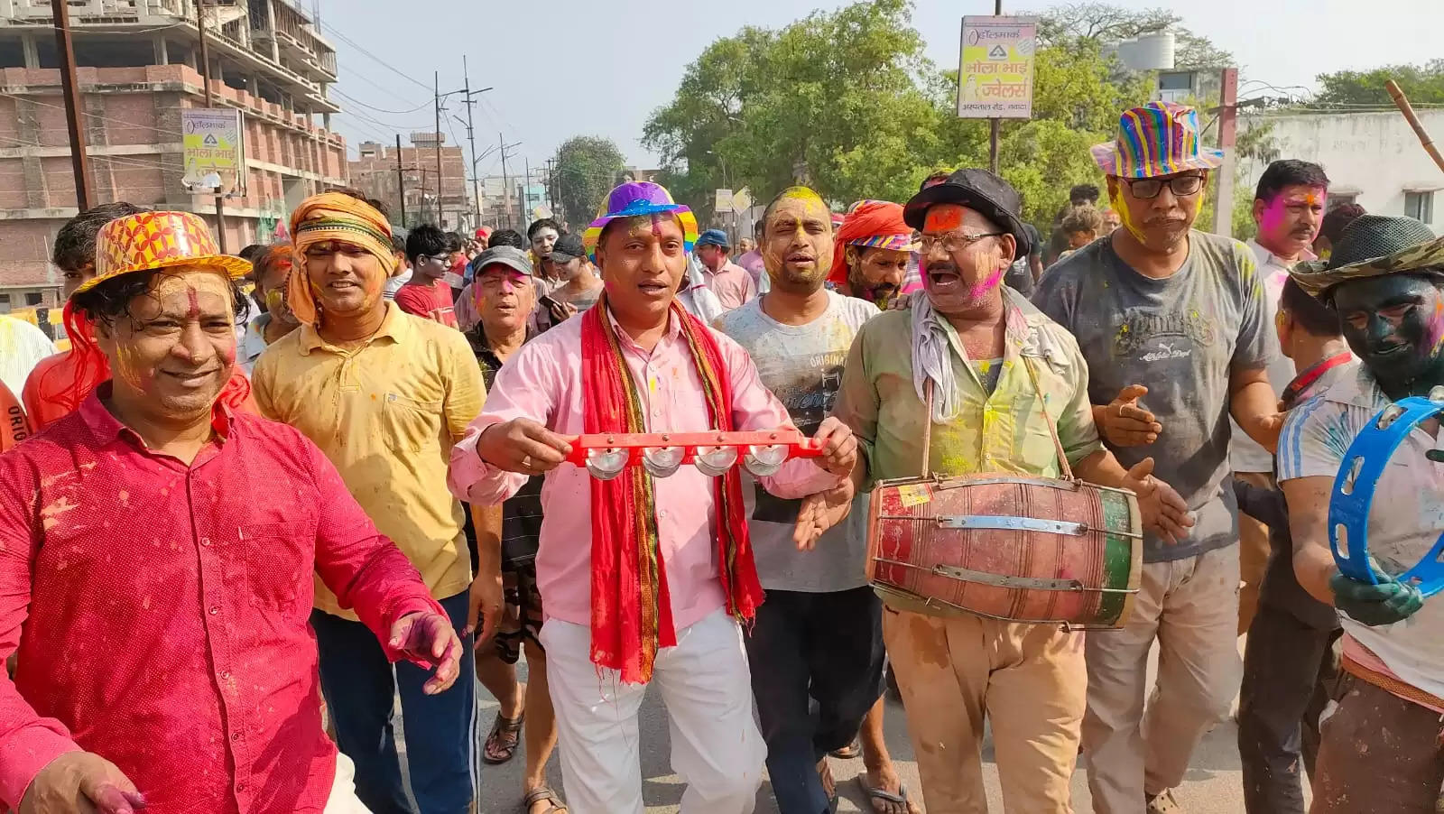 नवादा में राष्ट्रीय स्वयंसेवक संघ के कार्यकर्ताओं ने निकाली होली शोभायात्रा