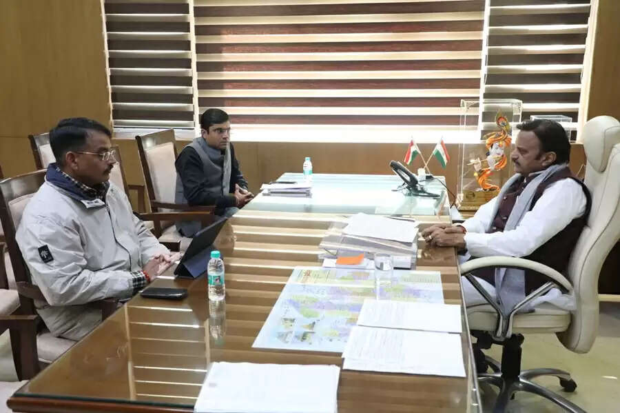 बायो मेडिकल वेस्ट का सुनियोजित और नियमानुसार प्रबंधन करें सुनिश्चित: उप मुख्यमंत्री शुक्ल