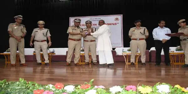 ऑपरेशन विश्वास: दिल्ली पुलिस ने लौटाए 532 खोए और चोरी हुए मोबाइल