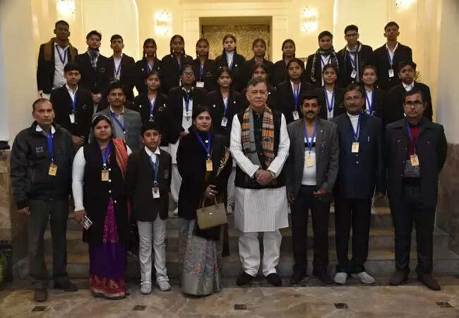 कानपुर के विद्यार्थियों ने उप्र विधान सभा का किया भ्रमण