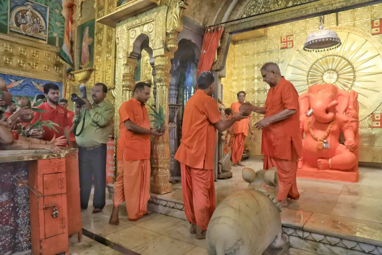 गंगाजल की कलश यात्रा से शुरू हुआ मोती डूंगरी में गणेश जन्मोत्सव