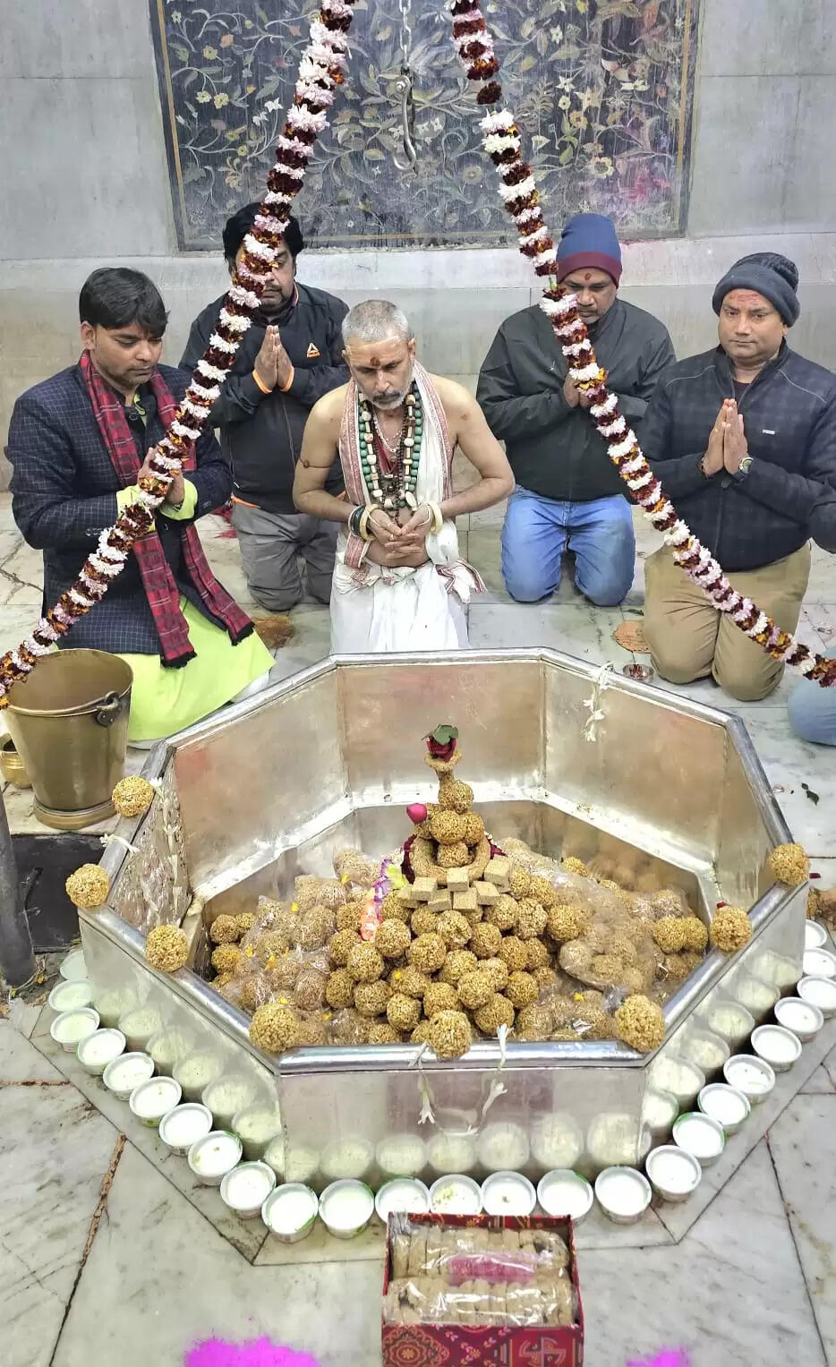 101 किलो लाई व तिलकुट से हुआ बाबा गरीबनाथ का महाश्रृंगार