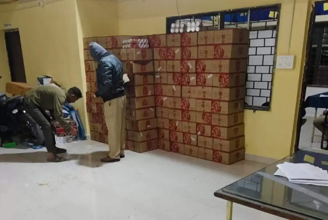 झाबुआ: मध्‍य प्रदेश से गुजरात ले जा रही डेढ़ करोड़़ की अवैध शराब जब्‍त