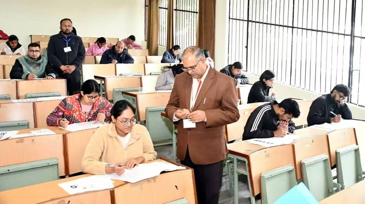 हिसार : हकृवि के विभिन्न पीएचडी कोर्सों में दाखिले की प्रवेश परीक्षा शांतिपूर्वक संपन्न