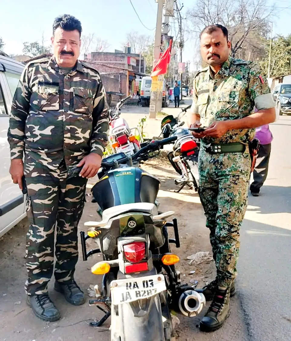 कर्नाटका नंबर की चोरी की कीमती बाइक डालटनगंज के अर्धनिर्मित मॉल से बरामद