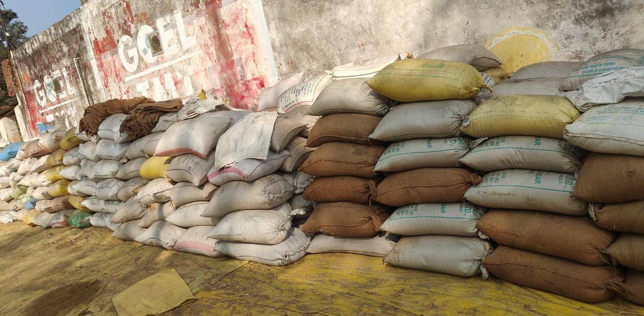 जांजगीर : अवैध धान भंडारण पर बड़ी कार्रवाई, ग्राम डोंगरी में उड़नदस्ता दल का छापा, 526 क्विंटल अवैध धान जब्‍त