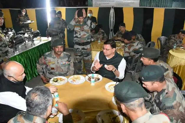 सरकार पूर्व सैनिकों के लिए नई शस्त्र लाइसेंस नीति पर कर रही मंथन
