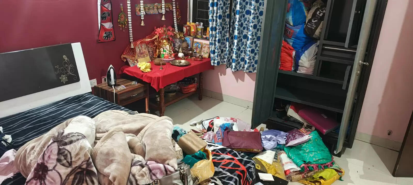 बैंक मैनेजर के फ्लैट से 30 लाख के जेवर और नगदी चोरी