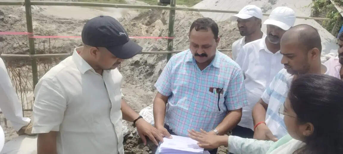 सुपौल–अररिया नई रेल लाइन परियोजना का डीएम ने किया निरीक्षण