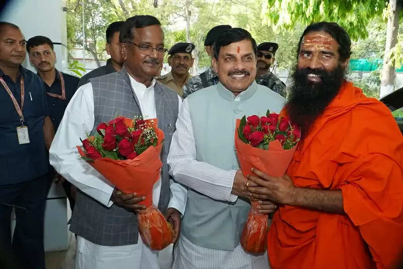 स्वामी रामदेव ने भगवान महाकाल के किए दर्शन, पहलगाम हमले पर बोले- 'पाकिस्तान को जरूर देना चाहिए जवाब'