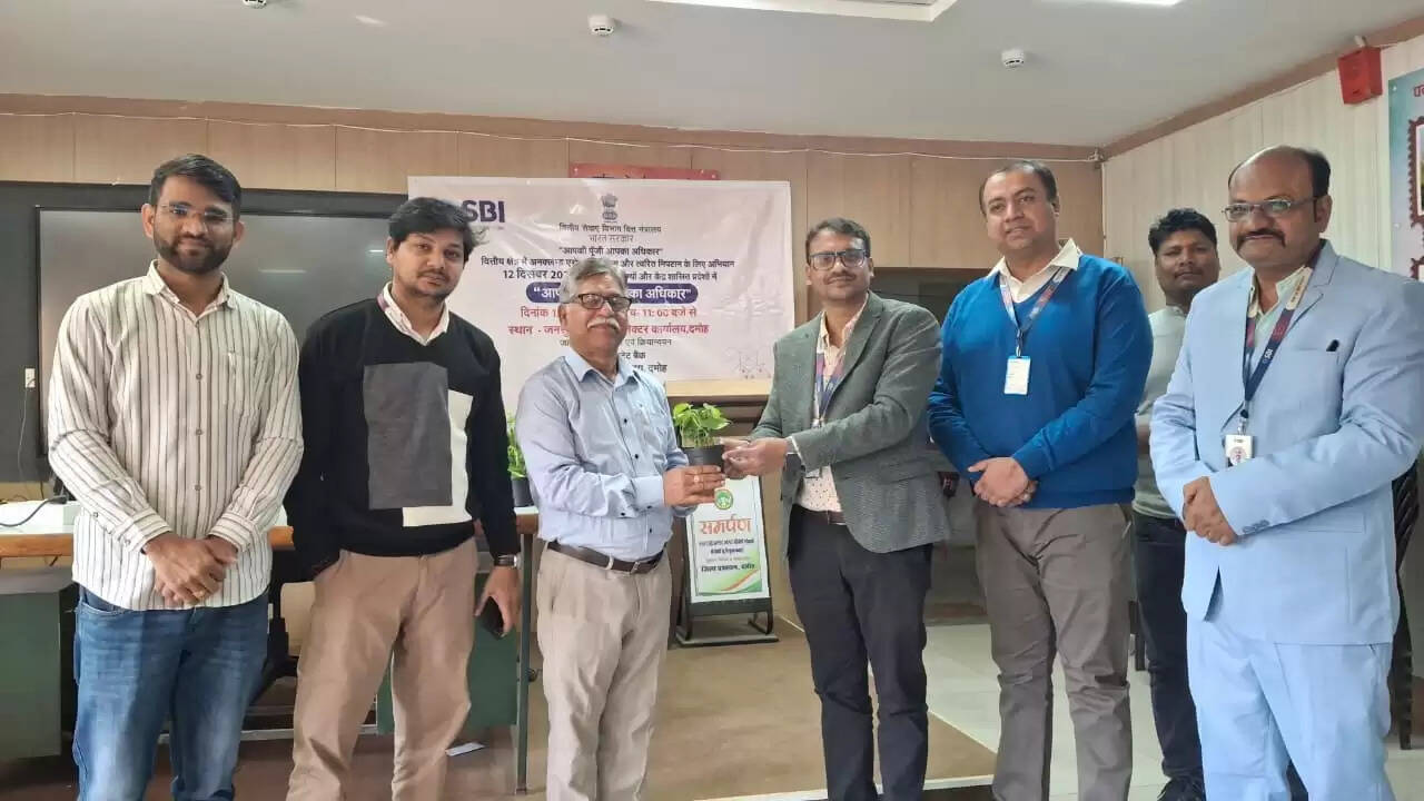 दमोहः कलेक्टर कोचर ने कहा-आपकी पूंजी आपका अधिकार योजना का लाभ उठायें