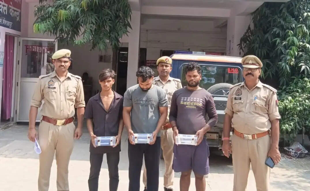 विंध्याचल धाम में श्रद्धालुओं के सामान की चोरी, मोबाइल चोरी में तीन गिरफ्तार