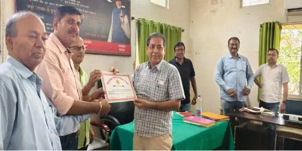 टीबी मरीजों की देखभाल के लिए डॉ सिकंदर सम्मानित