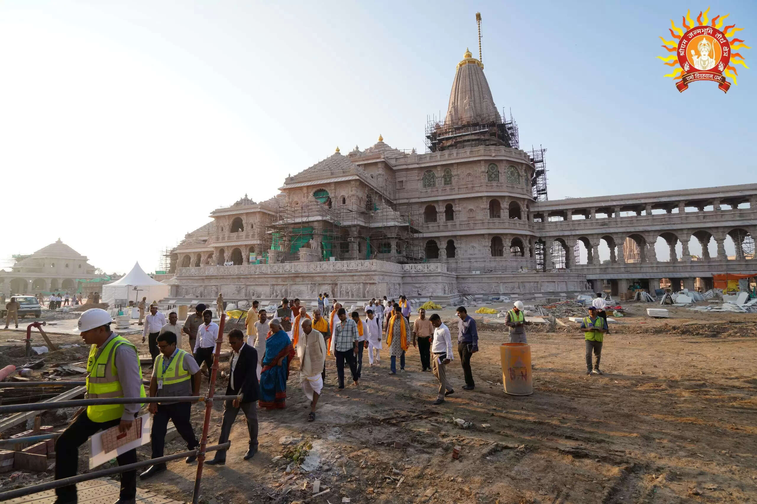 (अपडेट)अयोध्या में वित्त मंत्री निर्मला सीतारमण ने परिवार संग उतारी प्रभु श्रीरामलला की आरती