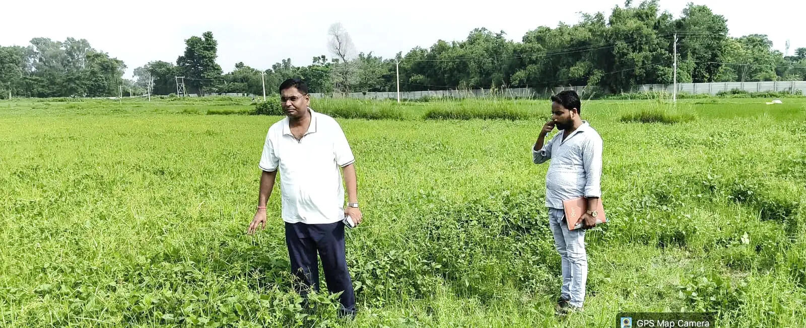 डिजिटल क्रॉप सर्वे और फार्मर रजिस्ट्री को लेकर डीएओ ने किया निरीक्षण, खेतों में खुद बनाई किसानों की आईडी