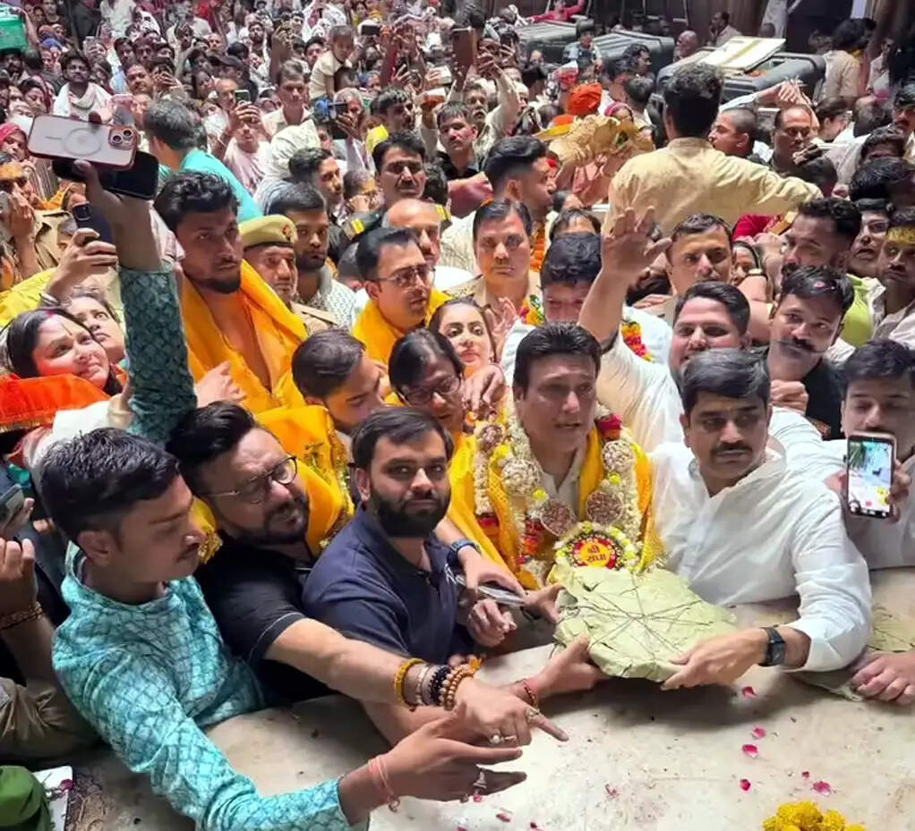 अभिनेता गोविन्दा ने लिया बांकेबिहारी जी का आशीर्वाद