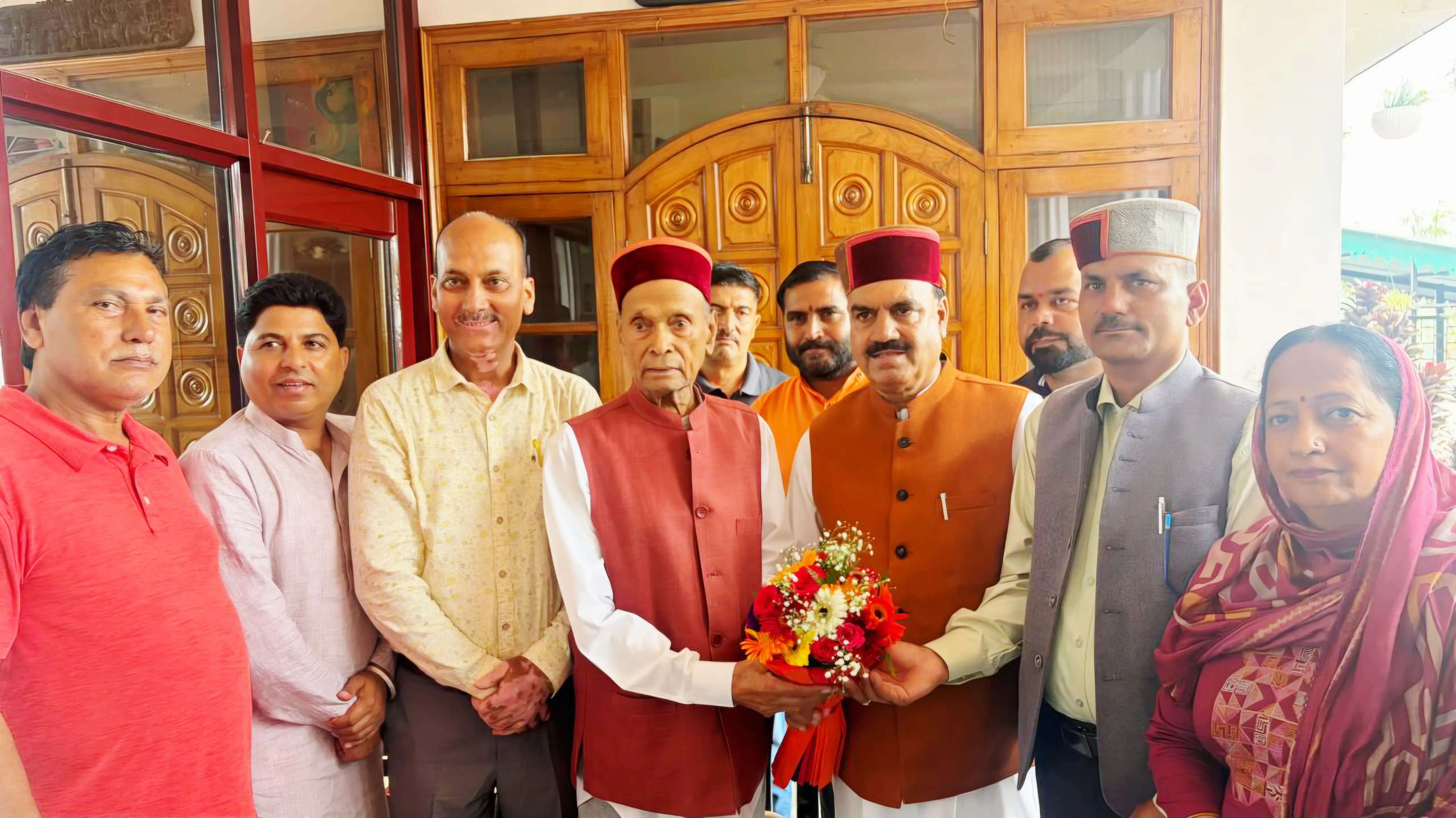 प्रो. प्रेम कुमार धूमल के आशीर्वाद से और सशक्त होगा जनसेवा का संकल्प : इंद्रदत्त लखनपाल