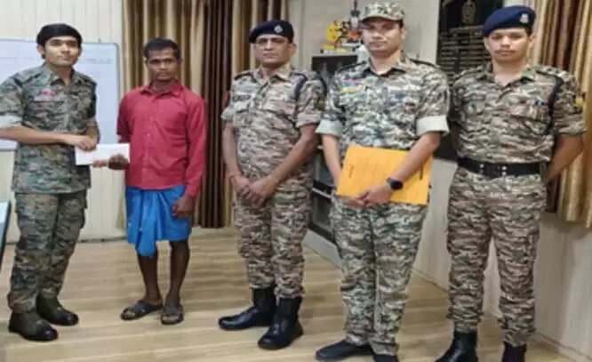 छत्तीसगढ़ में आईटीबीपी जवानों की हत्या में शामिल रहे एक लाख के इनामी नक्सली का आत्मसमर्पण
