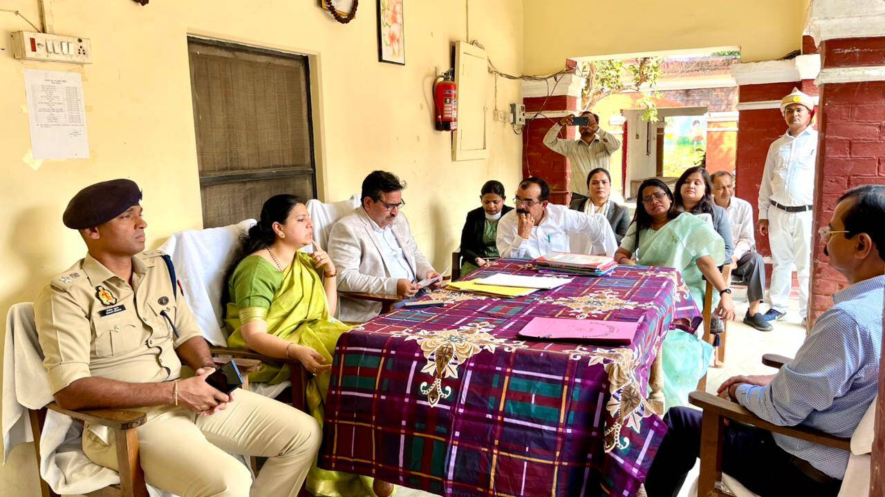 देवरिया: जिला कारागार व राजकीय बालगृह का निरीक्षण, सुरक्षा व व्यवस्थाओं पर दिए गए निर्देश