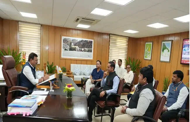 चारधाम हेली सेवाओं के अगले चरण से पहले सुरक्षा और ढांचे को मजबूत किया जाए : मुख्य सचिव