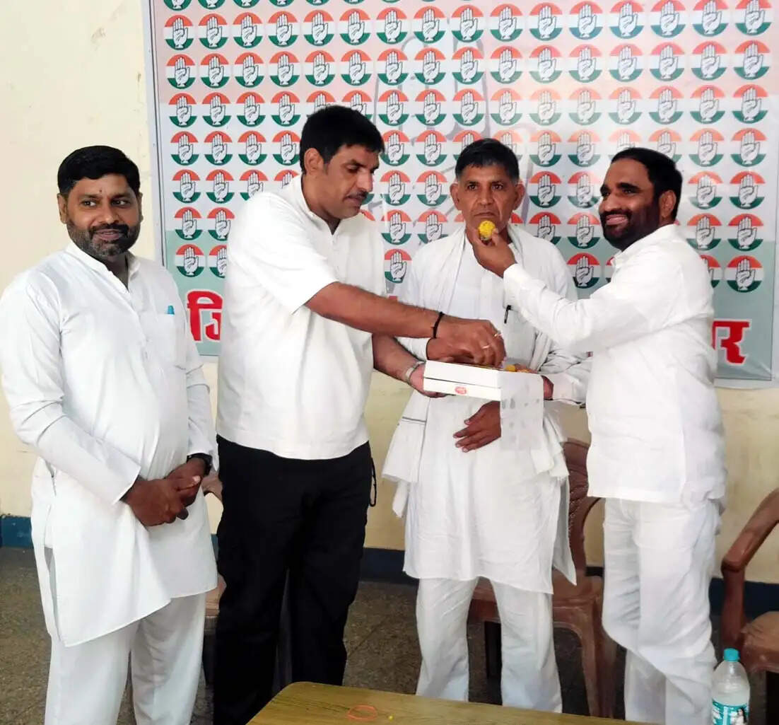 हिसार : जमीनी कार्यकर्ताओं को सम्मान देकर कांग्रेस नेतृत्व कर रहा संगठन को मजबूत : बृजलाल बहबलपुरिया