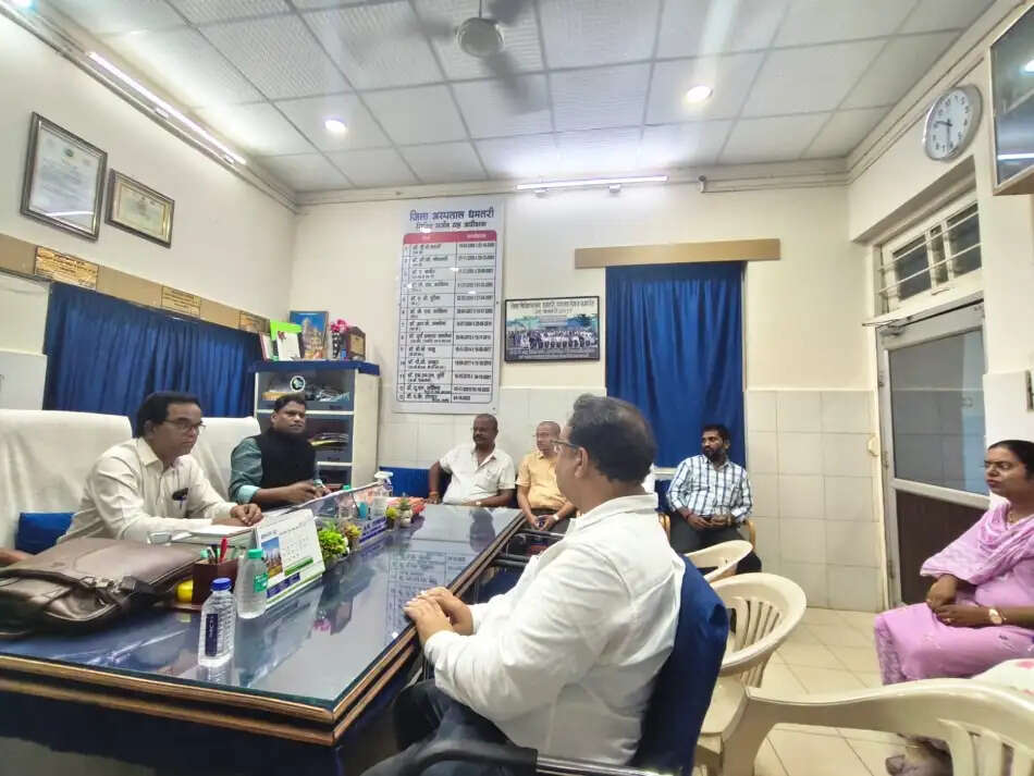 जिला अस्पताल की अव्यवस्थाओं में लाएं सुधार: जिपं सीईओ